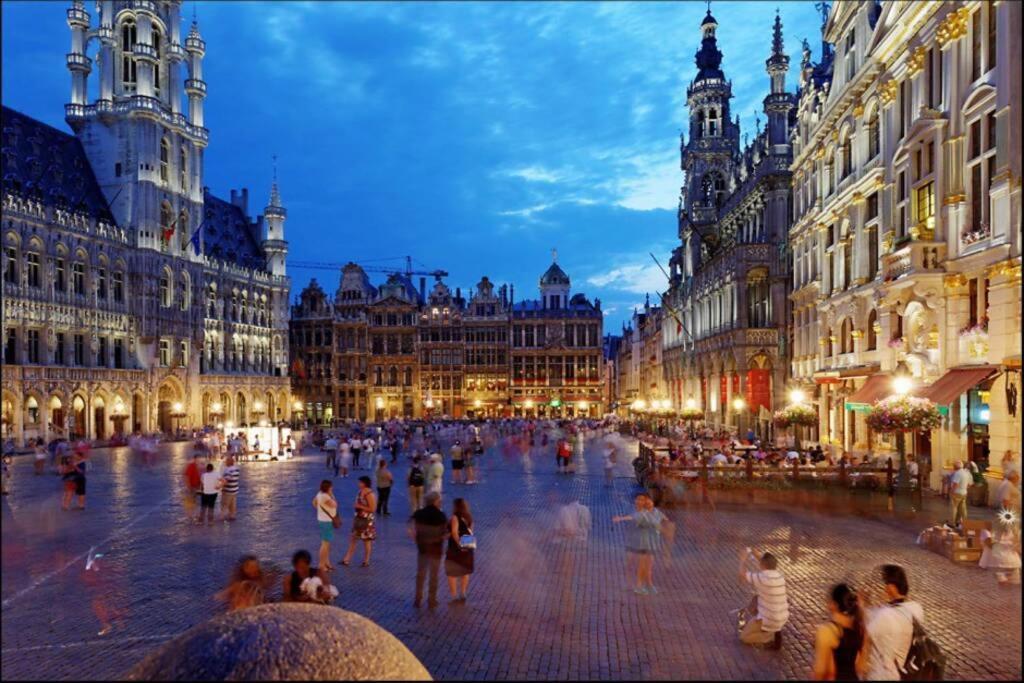 En Plein Coeur De Bruxelles. Superbe Duplex.A Voir! ภายนอก รูปภาพ